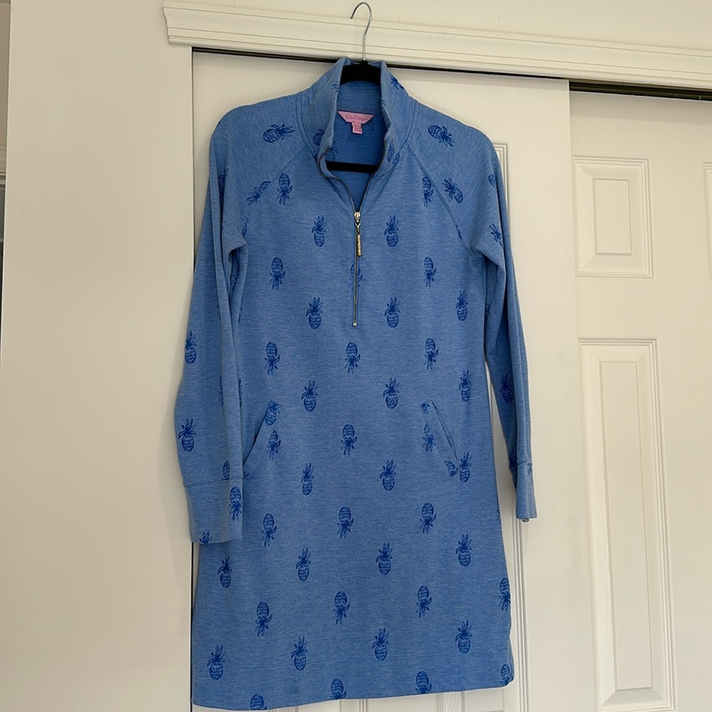 Lilly Pulitzer- Size Small- Popover Dress- Bennet
Blue Pineapple Burnout
